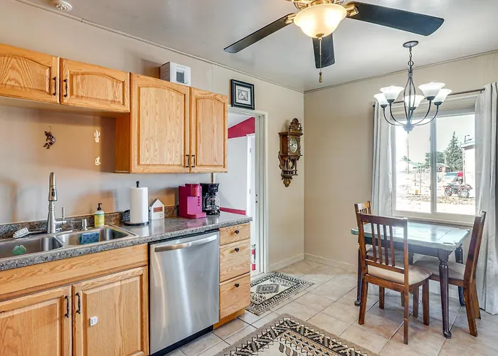 Holiday home W/ Yard & Fire Pit: 14 Mi To Wineries Elfrida