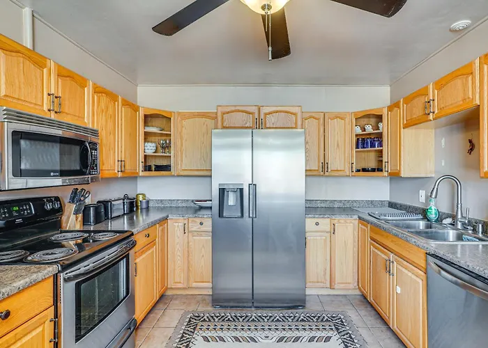 Holiday home W/ Yard & Fire Pit: 14 Mi To Wineries