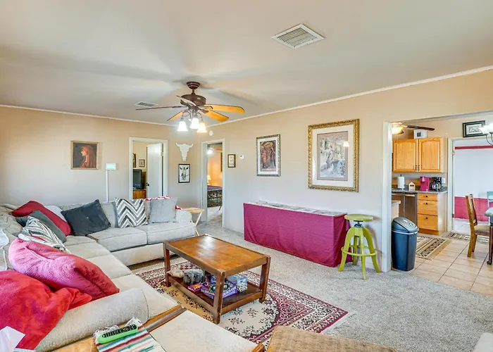 Holiday home W/ Yard & Fire Pit: 14 Mi To Wineries